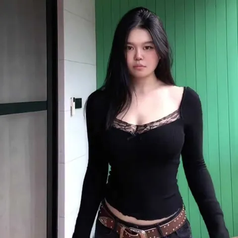 长袖风修身T恤纯小众复古蕾丝显瘦上衣欲女秋季辣妹新款性感针织