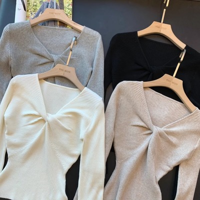 THEWOW 简约篙级 柔软细腻V领胸前扭结收腰修身版显瘦针织打底衫