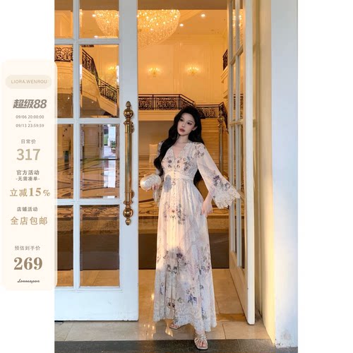 V领喇叭袖印花蕾丝度假长连衣裙