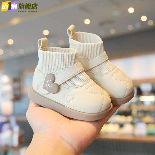 秋冬季女宝宝小皮鞋一岁加绒小童公主短靴子软底婴儿学步二棉鞋子