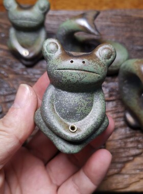 凉山崖柏香炉青蛙鲸鱼陶瓷香插