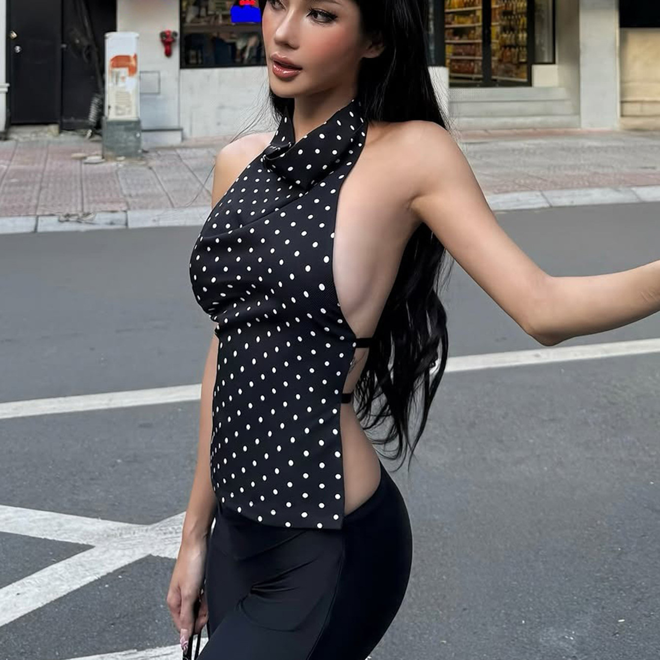 辣妹露背无袖挂脖收腰吊带上衣