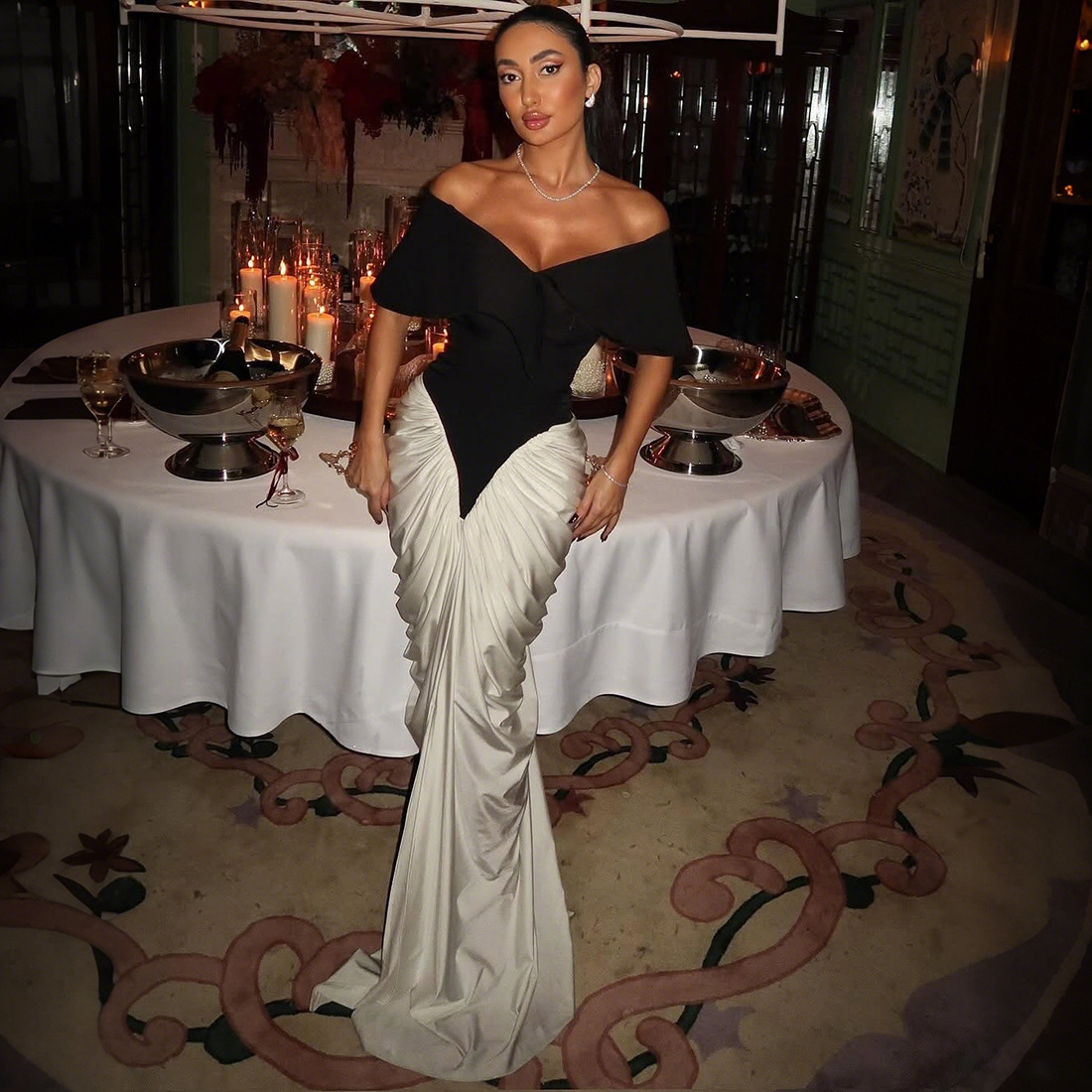 千金名媛宴会礼服低胸显胸连衣裙