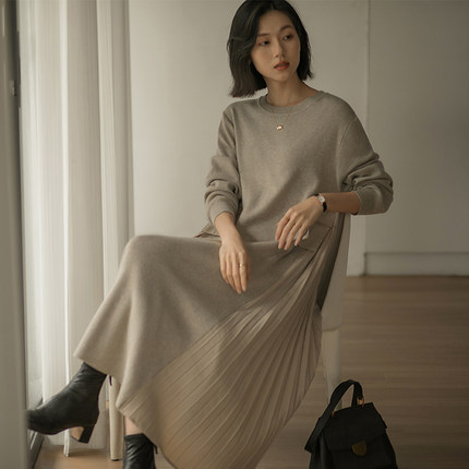 无谓韩式文艺2025秋季新款女装圆领宽松压褶气质打底针织连衣裙女