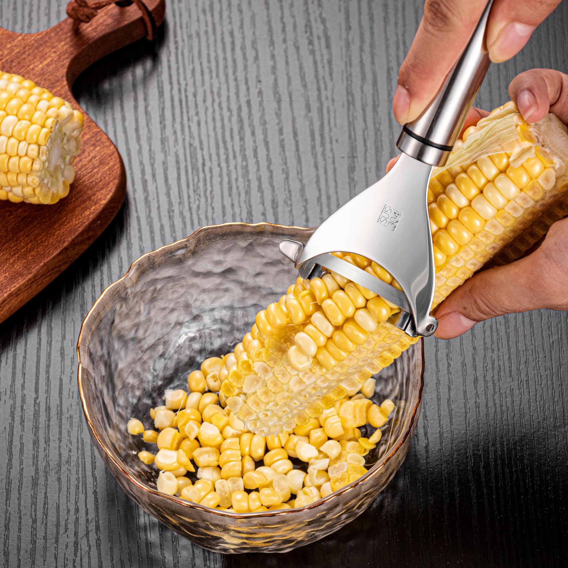 .304不锈钢玉米刨玉米刨粒器脱粒器厨房小工具玉米粒分离器