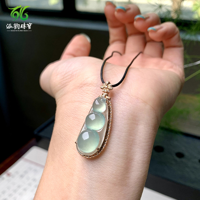 18K金镶翡翠冰种晴底挂坠四季豆