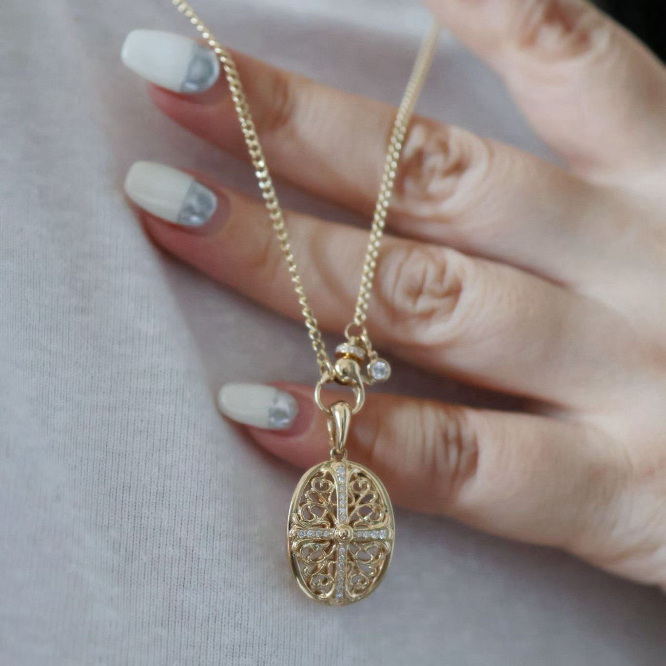 ZJ珠宝18k金镂空哥特风图腾钻石万能扣十字架吊坠百搭项链链坠