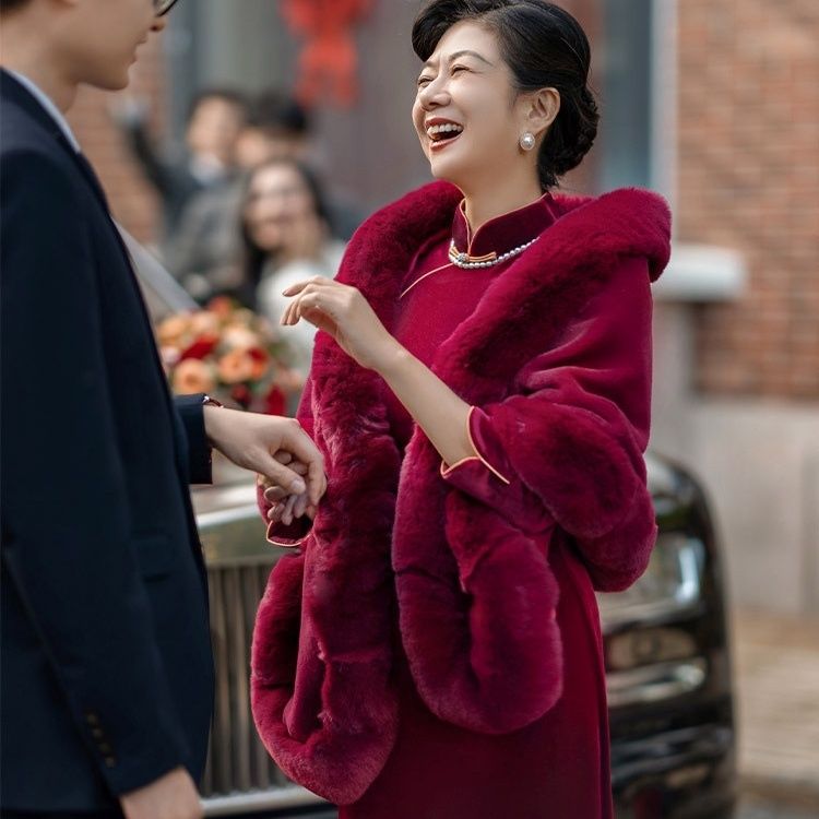 清仓价 酒红色仿皮草披肩女敬酒服旗袍外搭高档保暖毛毛斗篷披风