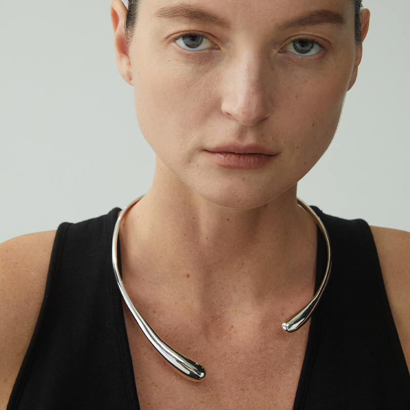 EWEST艺未 2025新款素面银项圈女颈饰轻奢项饰原创小众锁骨圈设计