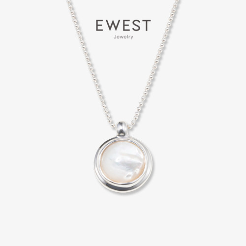 EWEST 新款流光白贝母圆月吊坠银项链女长款简约银饰颈链锁骨链
