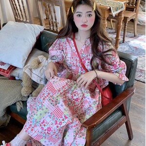 大码夏季微胖妹妹mm宽松甜美减龄碎花V领泡泡袖撞色短袖连衣裙女