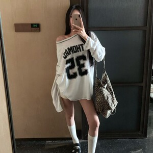 大码女装秋季宽松慵懒风薄款印花长袖T恤胖妹妹mm露肩中长款上衣