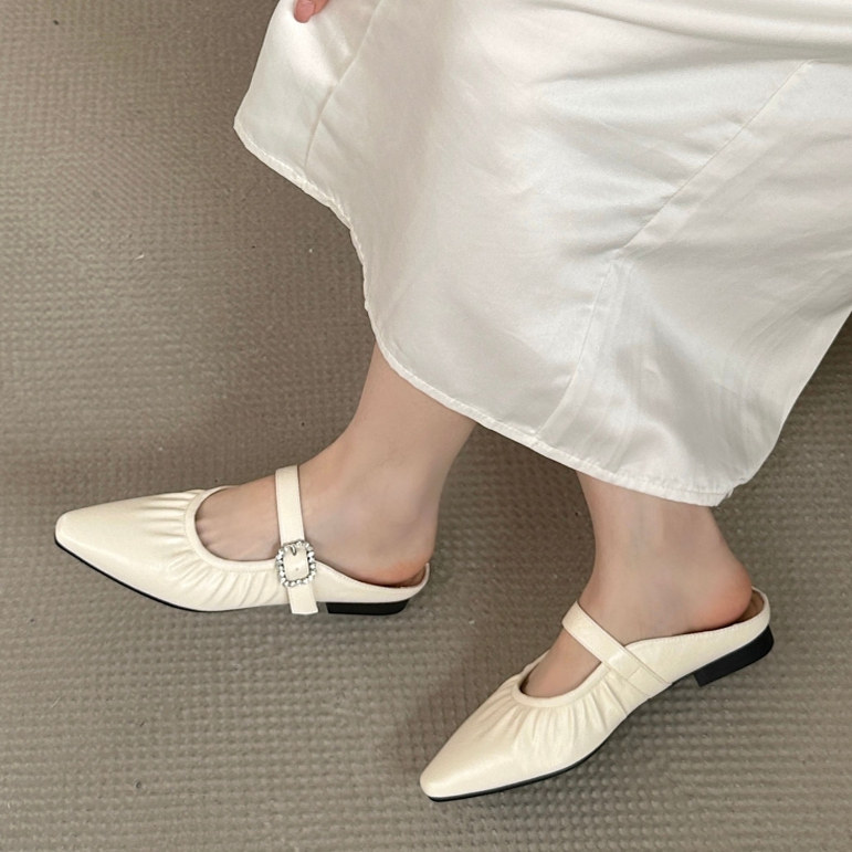 老牌子软底低跟包尖头凉拖2025夏款625026软皮一字带钻扣女半拖鞋