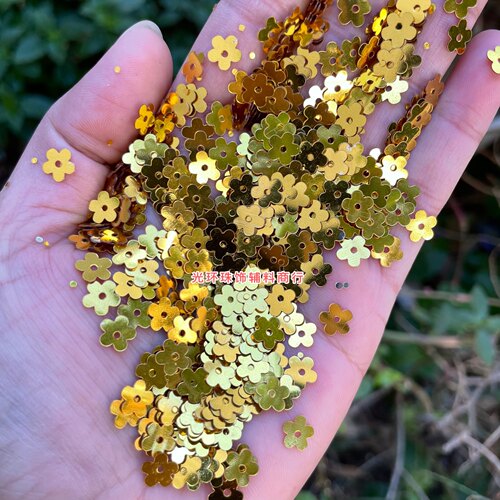 金黄色小梅花亮片饰品