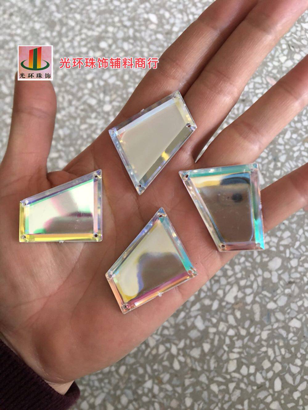 亚克力梯形镜面演出服手缝钻