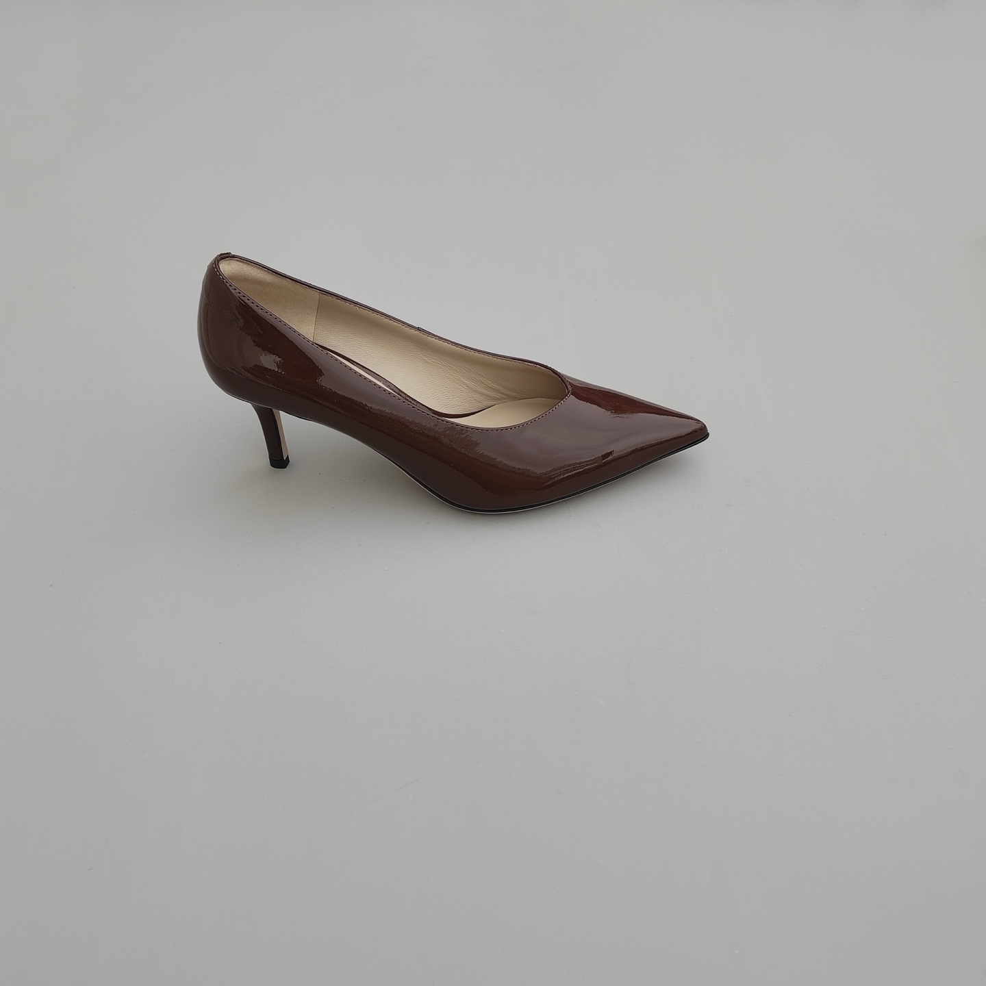 FEDERICA DI DONATO 2025新款法式优雅尖头细跟V口高跟鞋通勤单鞋