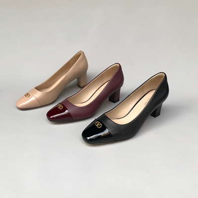 新款方头真皮浅口V扣高跟鞋