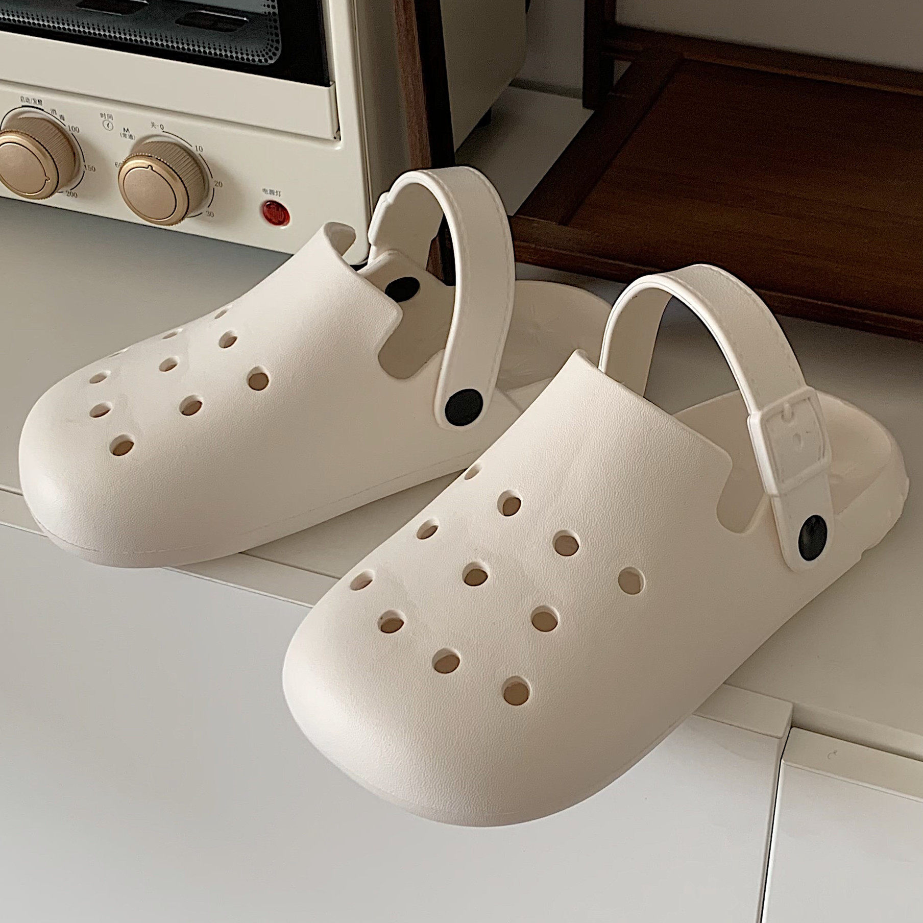 eva软底洞洞鞋女夏季外穿海边个性时尚ins街头风防滑踩屎感沙滩鞋