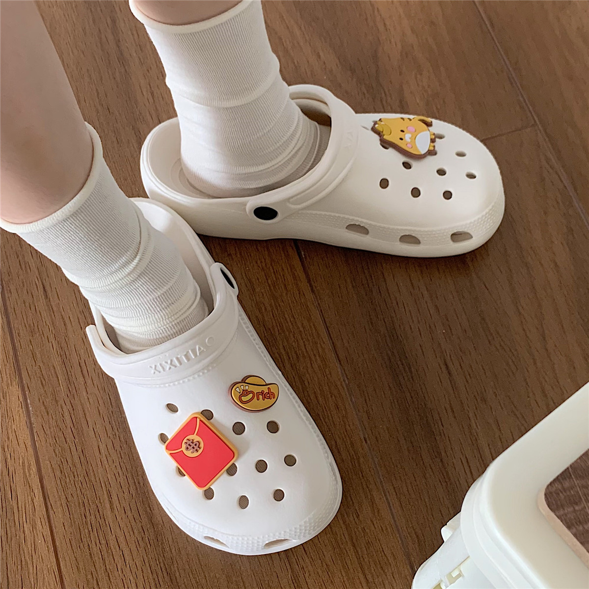 学生外穿可爱镂空透气洞洞鞋女夏防滑eva厚底海边沙滩包头凉拖鞋