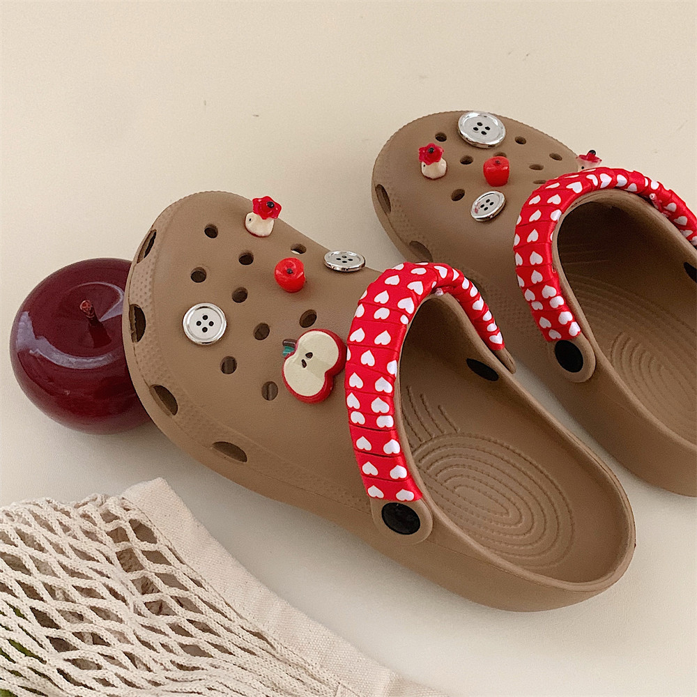 休闲百搭情侣夏季时尚户外穿凉拖鞋可爱红苹果银色纽扣洞洞鞋男女