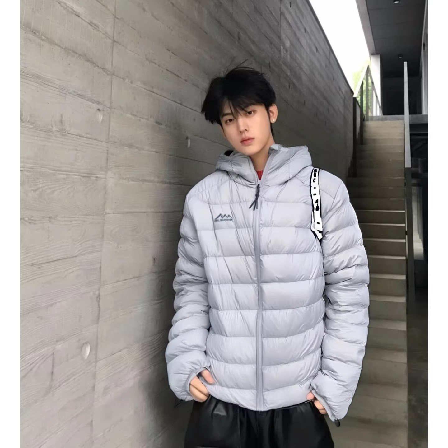 浅灰色排骨轻薄羽绒棉服男冬季加厚连帽棉衣高级感短款保暖外套潮