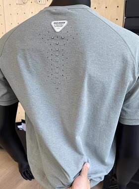 浅灰色龙鳞激光打孔透气速干短袖男款夏季美式运动健身插肩袖T恤