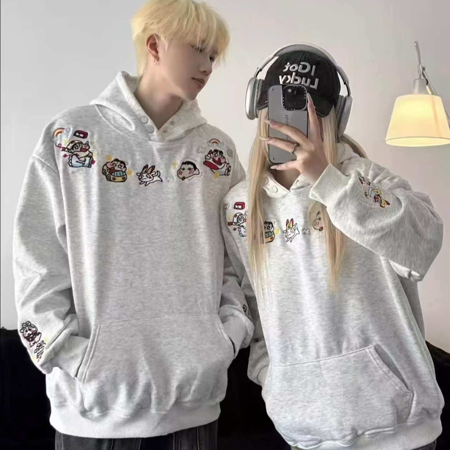 【全场五折】纽扣刺绣连帽卫衣潮