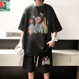 黑色