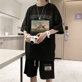 黑色