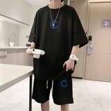 黑色