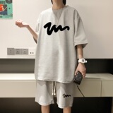 浅灰色