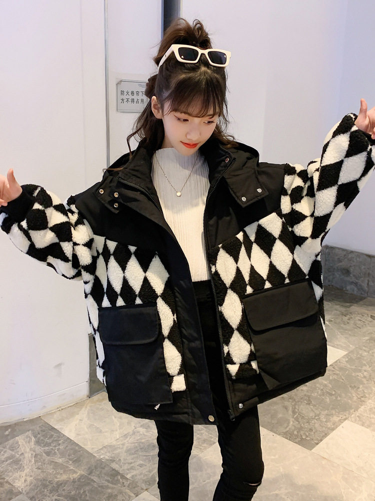 여자 겨울 재킷 2024 새로운 스타일 어린이 양고기 벨벳 플러스 벨벳 코튼 코트 가을 의류 여자와 어린이를위한 두꺼운 면화 코트