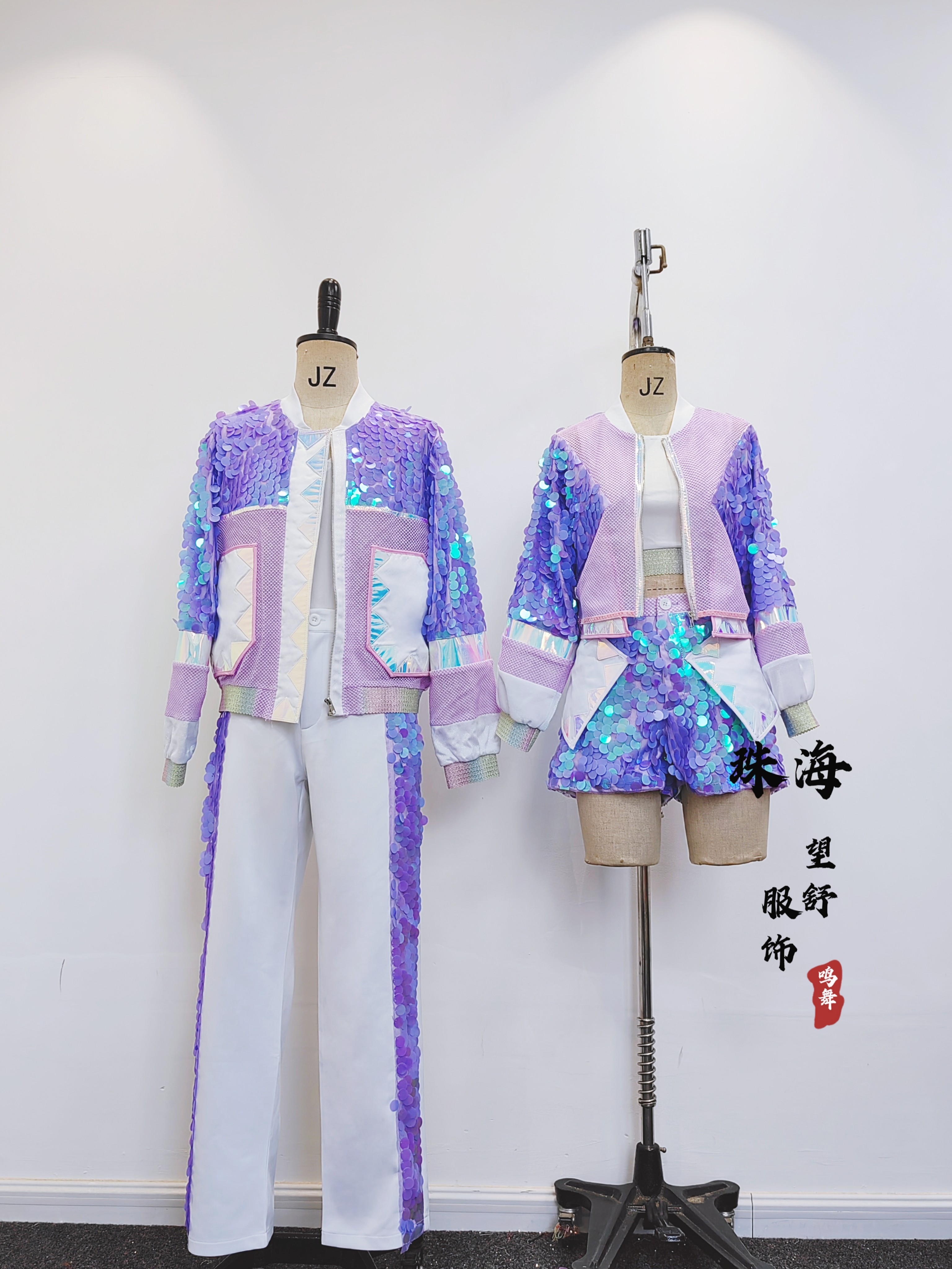 彩色珠片镭射套装爵士舞流行舞科技感男女款亮片演出服定制出租