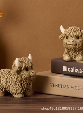 苏格兰高地牛树脂雕像可爱仿真小牛摆件跨境北欧家居节日装饰礼品