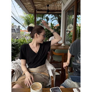 韩国进口面料 V领两色短袖 万能T恤 露锁骨 T恤 随意搭配 SHINE