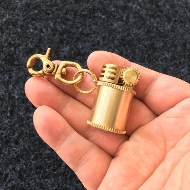 老式铜质机身煤油打火机