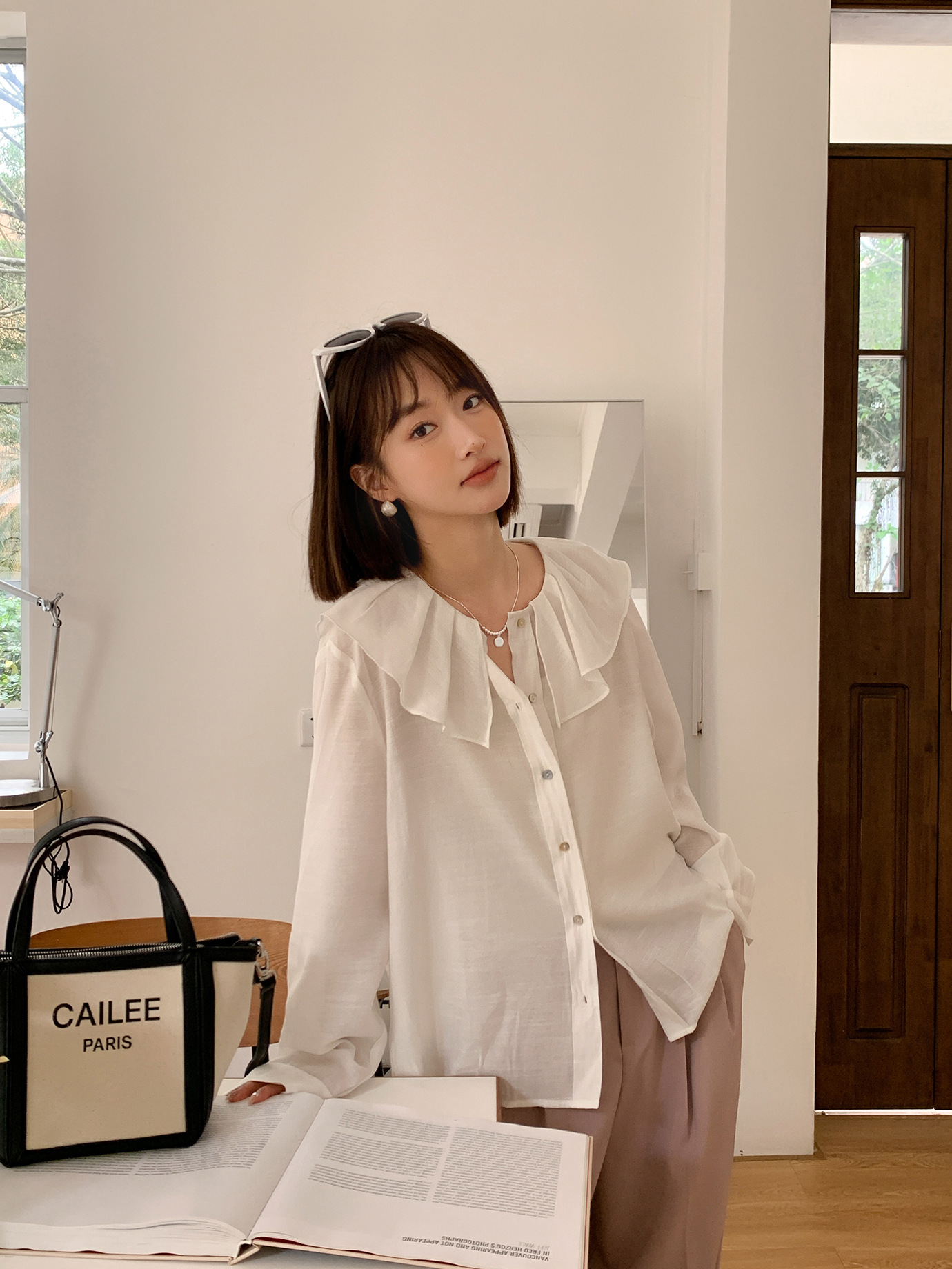 GINNKEE法式通勤荷叶边正肩薄款度假风灯笼长袖衬衫女2024年春款