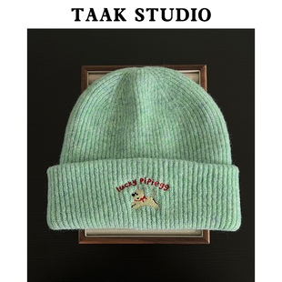 绿色可爱小狗字母刺绣针织帽子女秋冬天韩版毛线帽保暖冷帽套头帽