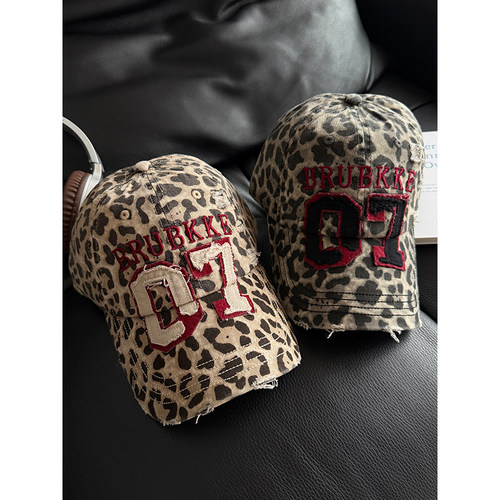 潮牌豹纹字母破洞鸭舌帽