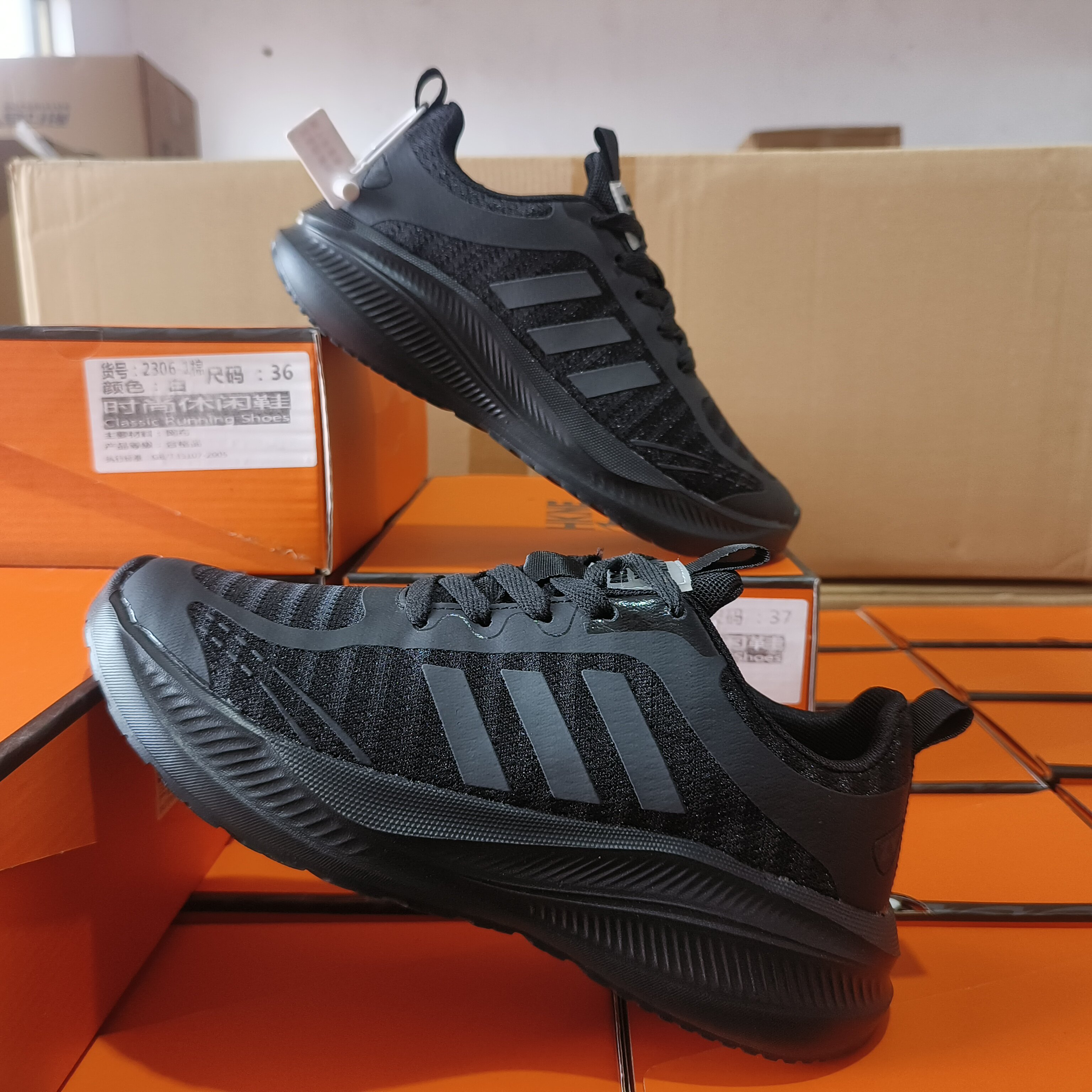 男鞋春款防臭防滑大码运动休闲劳保板鞋全黑上班工作鞋厨师防滑鞋