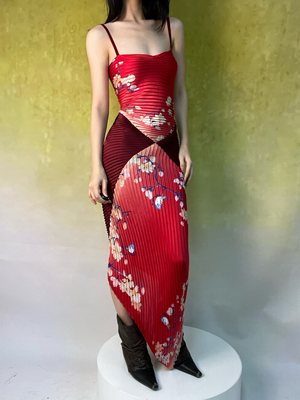 绯红之心褶皱复古修身吊带连衣裙