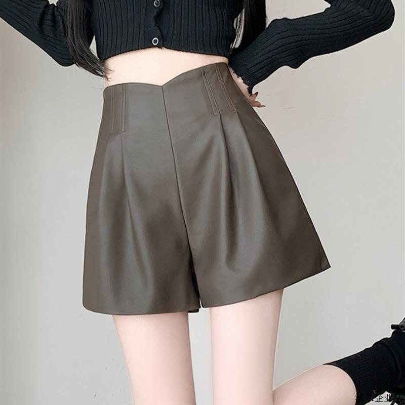 哑光PU皮裤女款2025新款秋冬休闲裤设计感褶皱外穿三分裤高腰靴裤