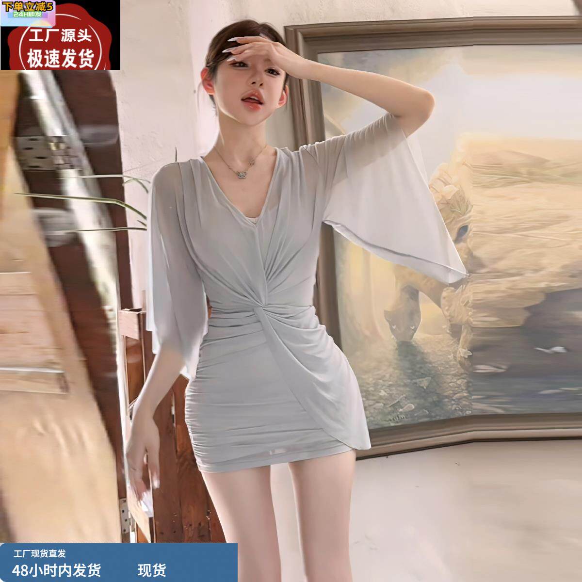 纯欲气质高级感V领蝙蝠袖连衣裙女夏季新款收腰显瘦褶皱包臀短裙