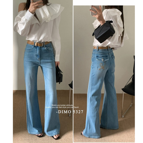 浅蓝色牛仔裤高腰显瘦微喇叭裤子