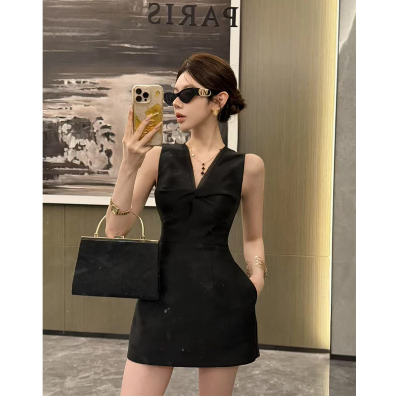 赫本风法式背心连衣裙收腰显瘦女