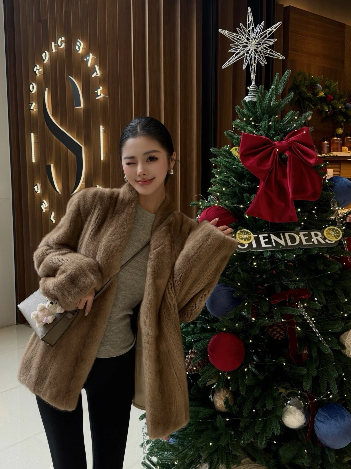 环保水貂仿帕斯条皮草外套女V领简约百搭时尚秋冬2025新款仿皮草