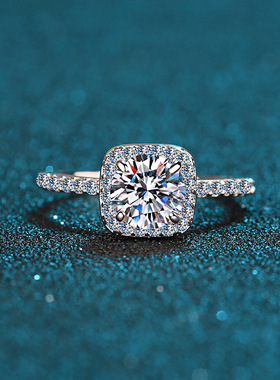 s925银镀18K金镀pt950铂金女1克拉四爪方包莫桑石轻奢小众戒指