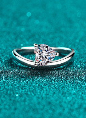 s925银镀18K金莫桑石戒指心形光圈镀PT950铂金女戒简约节日送女友