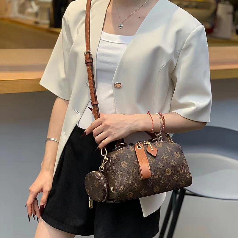 品牌老花真皮女包枕头包斜挎小包包女2025新款单肩斜挎波士顿包