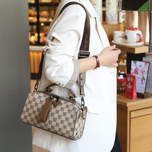 品牌真皮女包波士顿手提包枕头包女式2026新款高级感单肩斜挎包